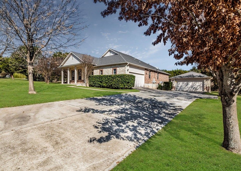 1st image of 105 Stampede Cir