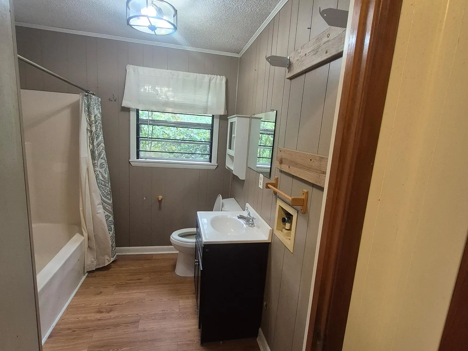 2 bed, 1.0 bath, 1256 sqft, $900 — Photo 3