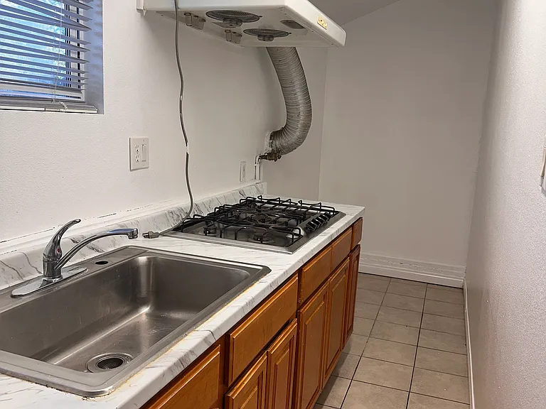 1725 Pontenova Ave #B — Photo 5