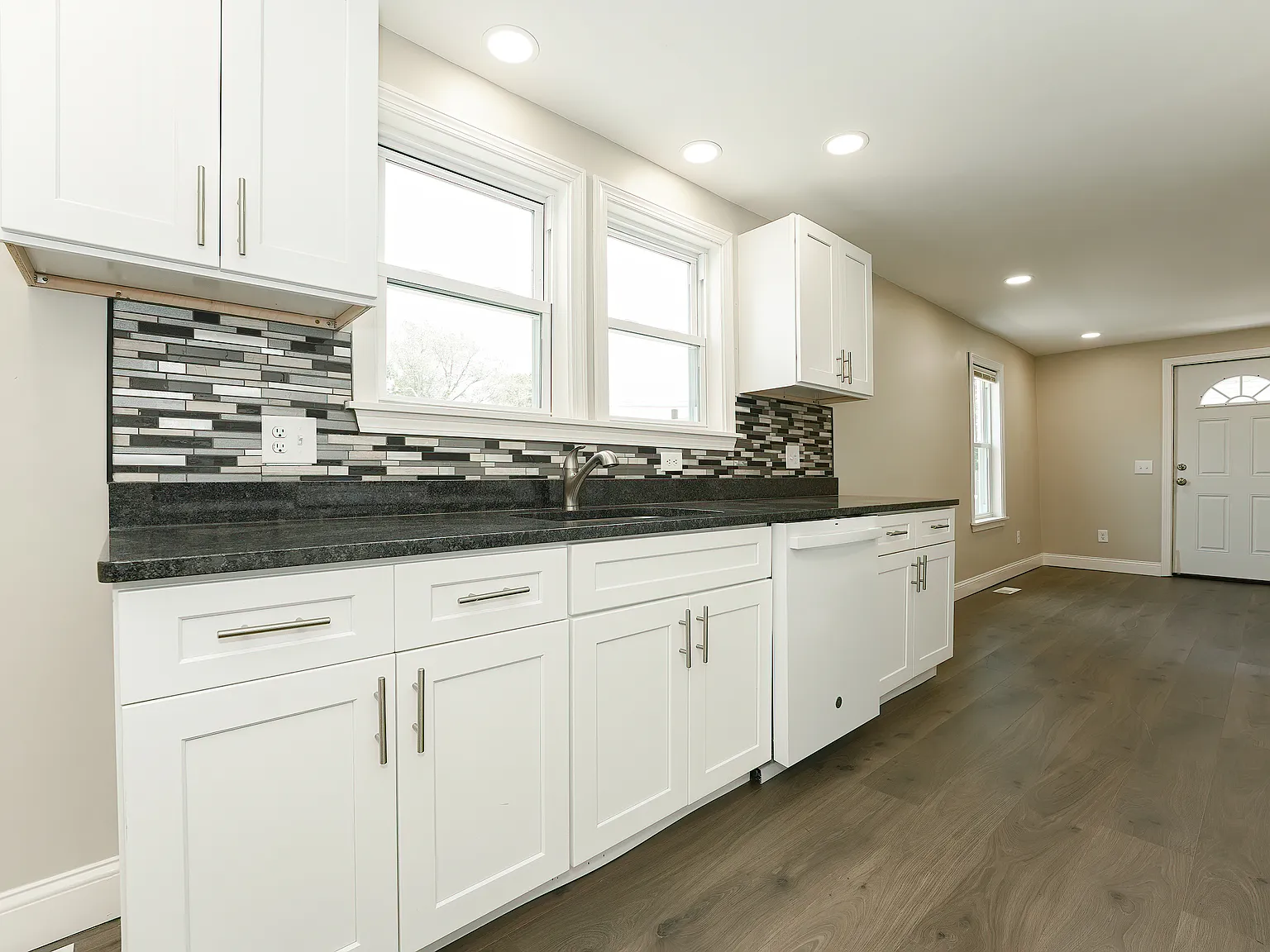2 bed, 675 sqft, $2,300 — Photo 4