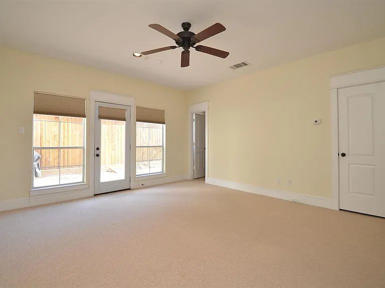 1818 Binz St #E — Photo 7