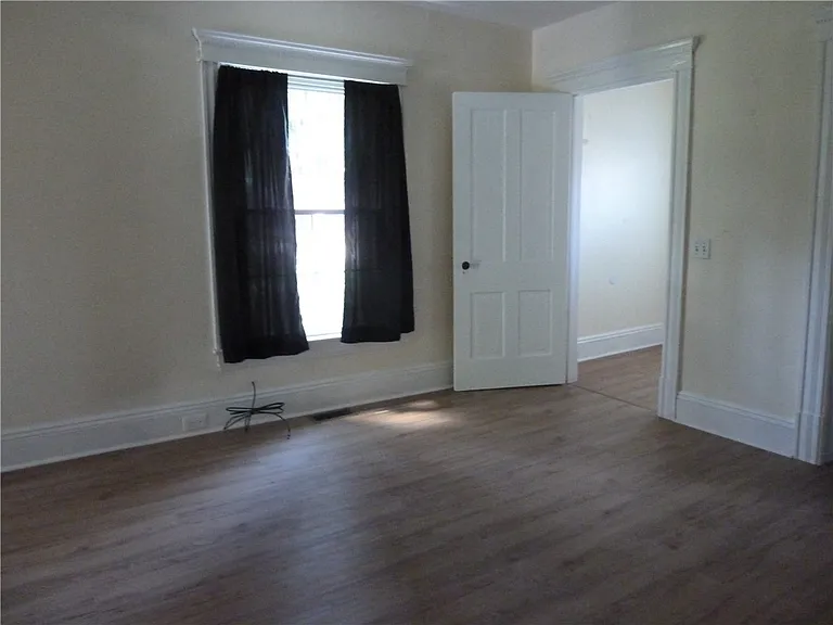120 W 6th St — Photo 17