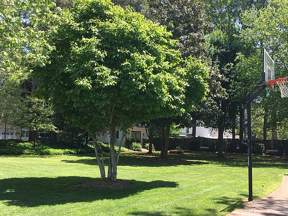 5th image of 1608 Fair Oaks Ln
