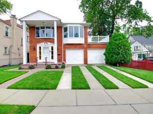 26007 Pembroke Ave, Great Neck, NY 11020