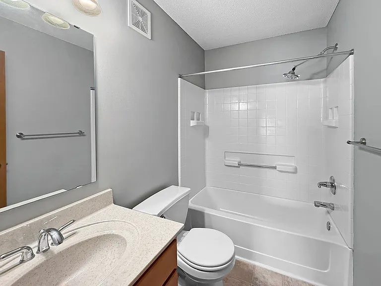 815 Newberry Ln — Photo 13