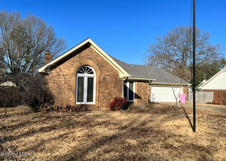 1st image of 940 White Pine Dr