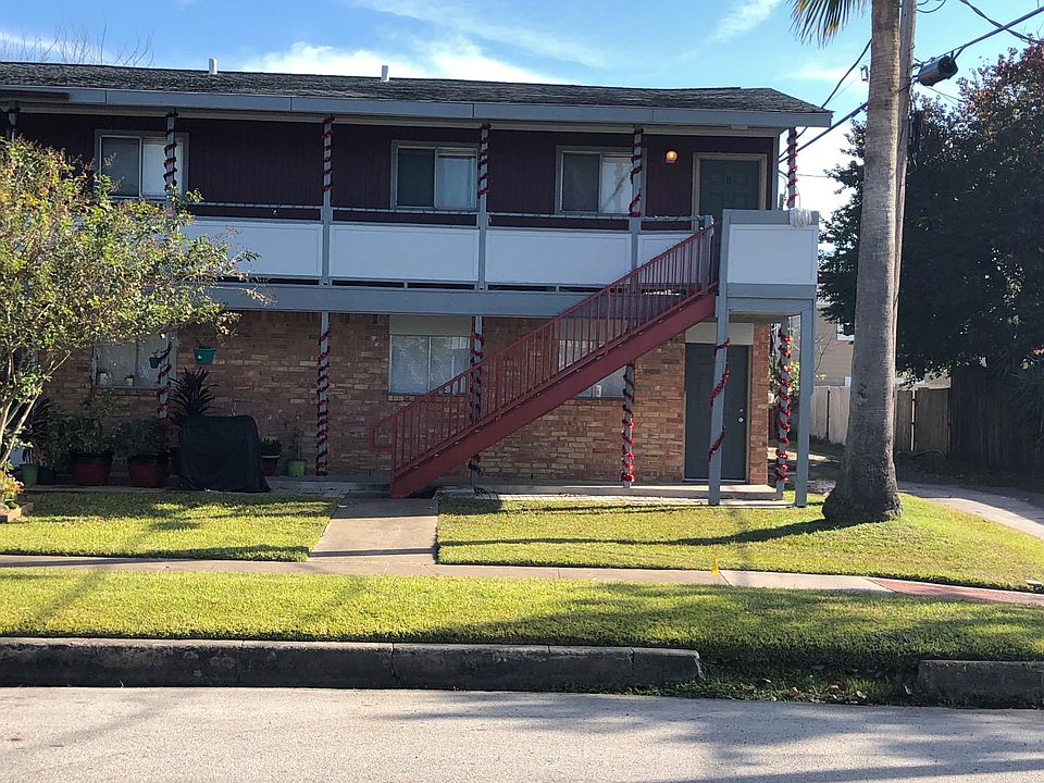 2nd image of 2002 27th St APT 7
