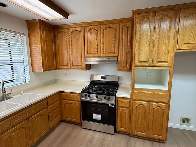 10866 Gerald Ave — Photo 14