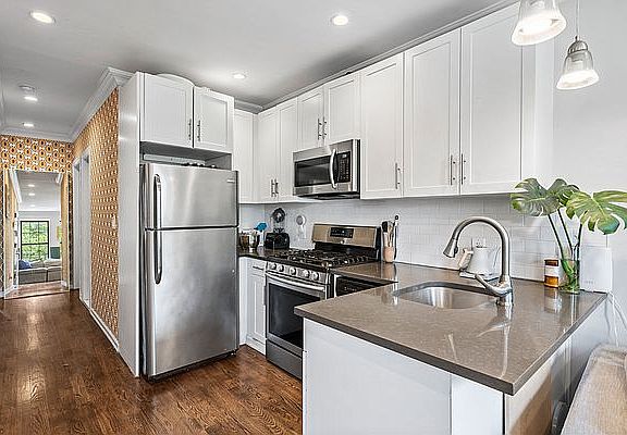 5th image of 458 Jefferson Ave #2A