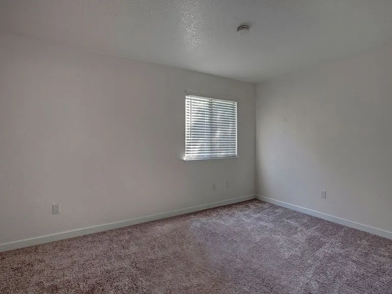 St. George Apartments — Photo 10