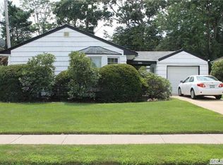 1681 Greenway Blvd, Valley Stream, NY 11580