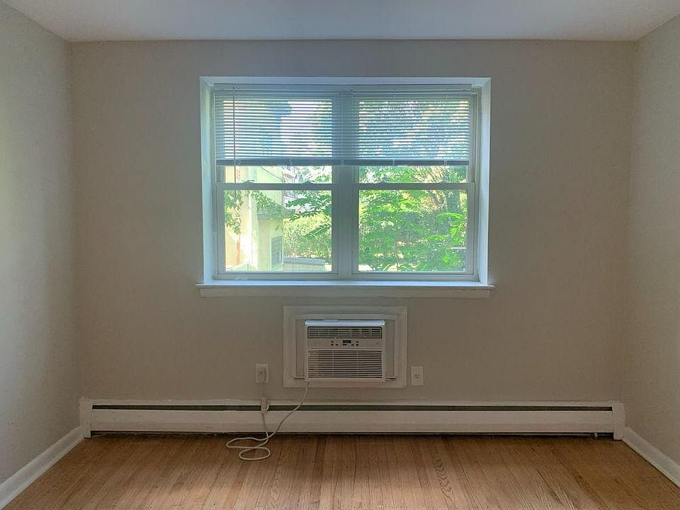 2nd image of 404 N Monroe St APT E