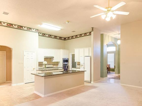 4th image of 2920 Willowdale Ct