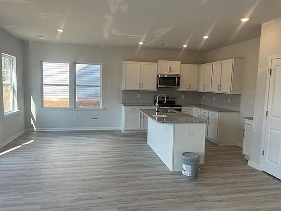 4th image of 206 Gumwood Cir