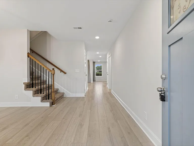 513 Herman Dr — Photo 6
