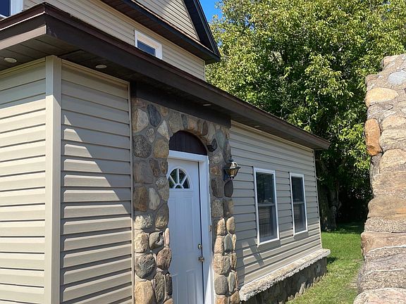 Front entrance to sun porch