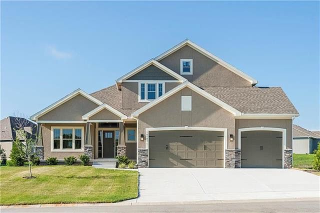 1st image of 4825 NE Jamestown Dr