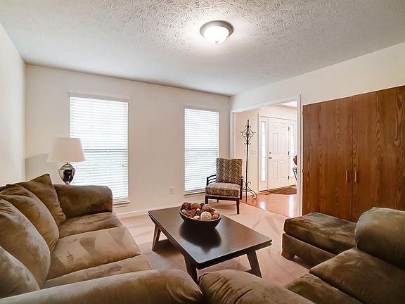4th image of 8724 Schneiders Farm Ct