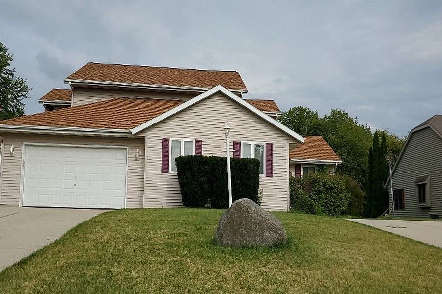 1st image of W196N11394 Shadow Wood Ln #D