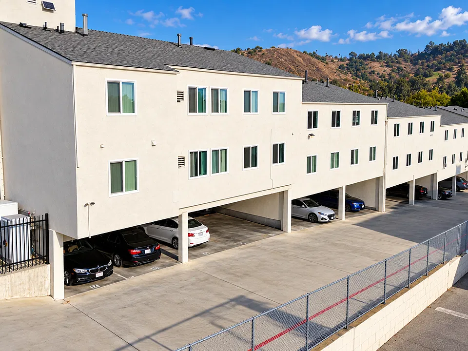 Welcome to 4571 N. Figueroa St. in Los Angeles!