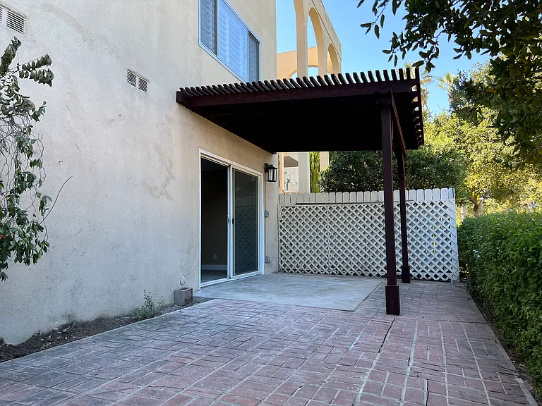 1515 Oak St #11 — Photo 23