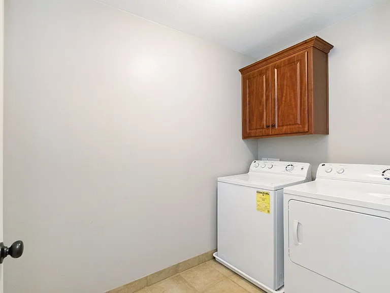 2621 Valentine Ln — Photo 16
