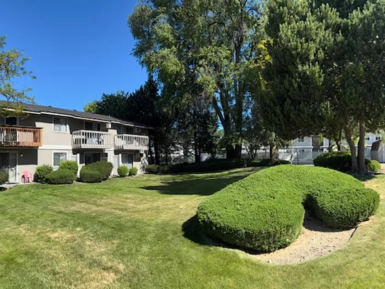 22 N Willow Rd — Photo 13