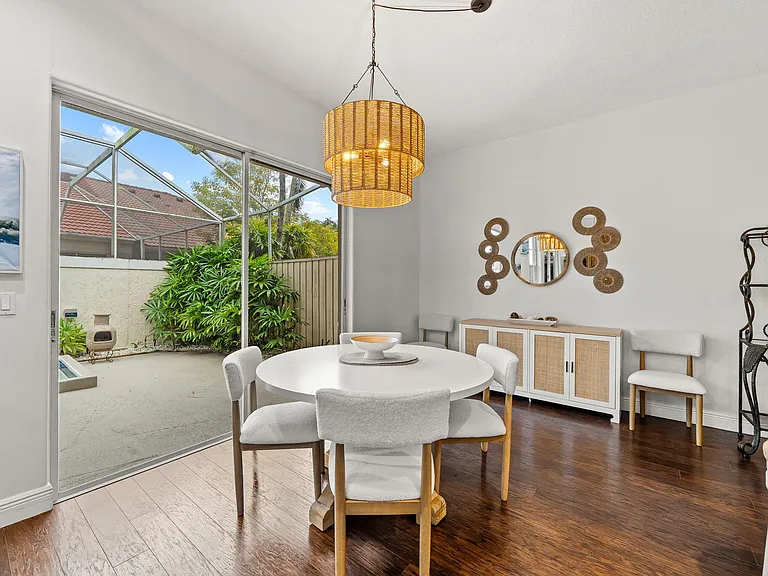 33 Monterey Pointe Dr — Photo 13