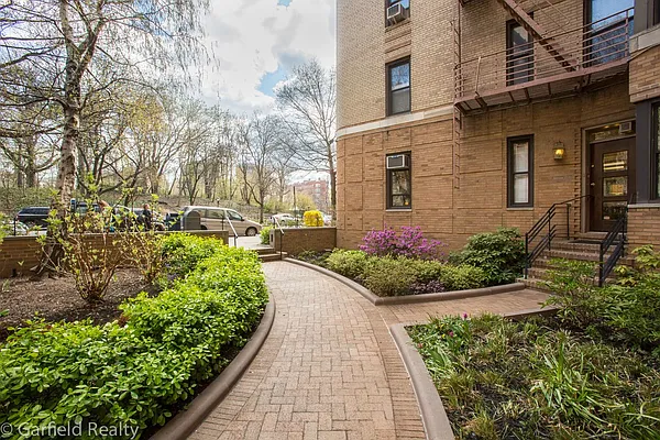 Sold by Garfield Realty  | media 42