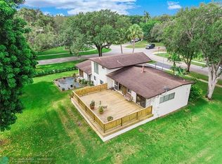 800 Camellia Ct, Plantation, FL 33317