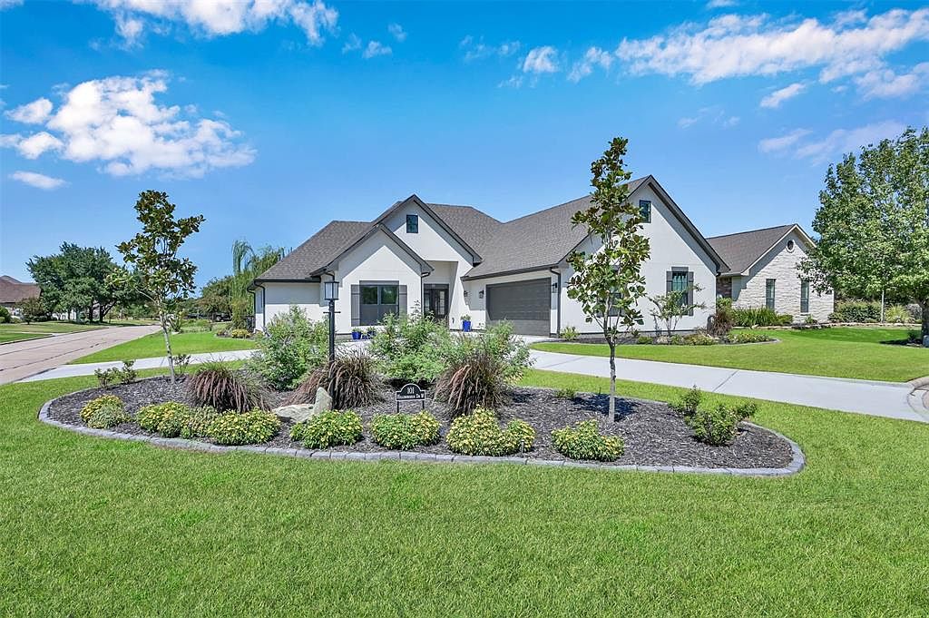 101 Hillsborough Dr W