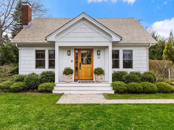 20 Weesuck Ave, East Quogue, NY 11942