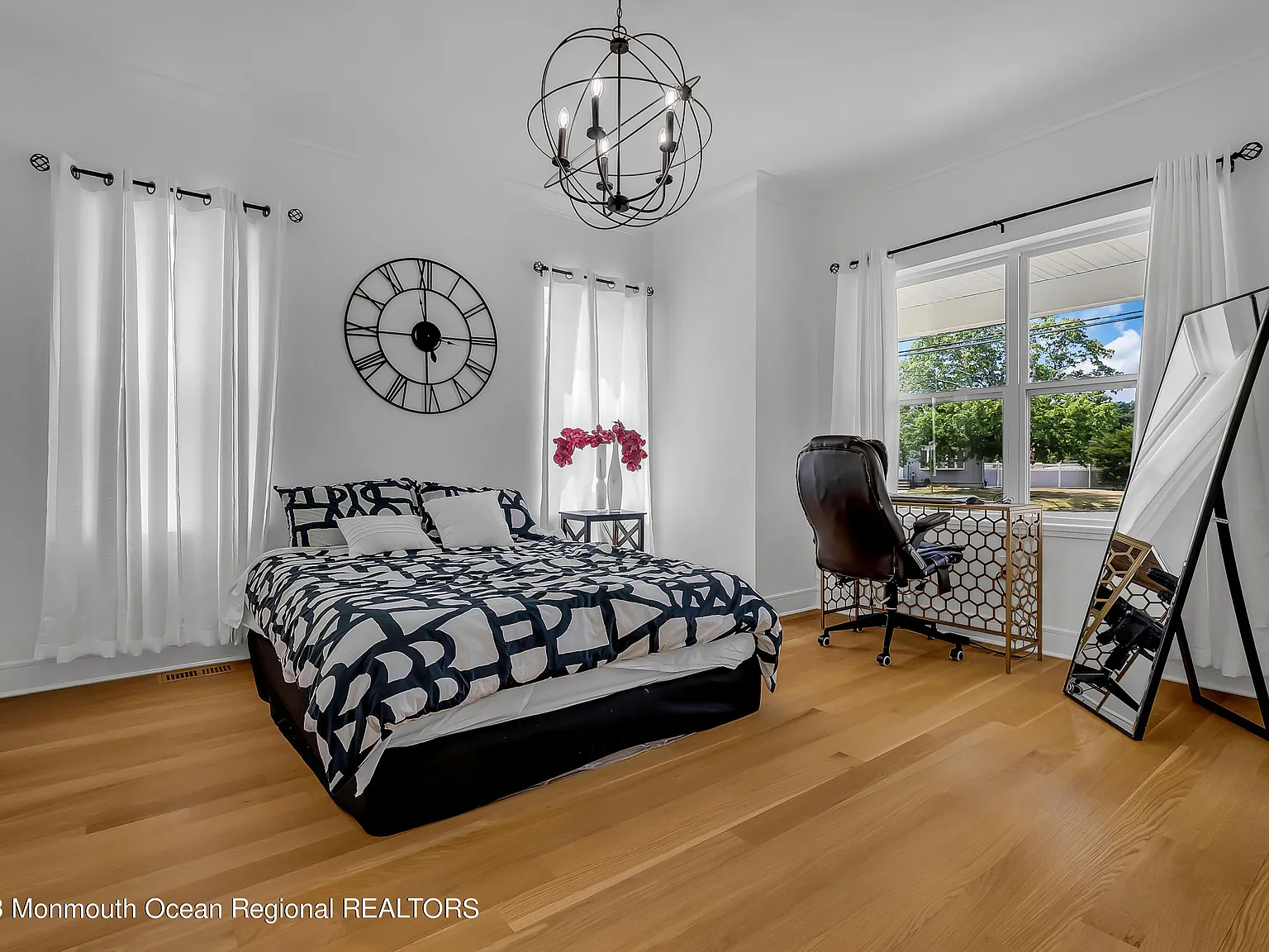 4 bed, 2.5 bath, 2852 sqft, $4,000 — Photo 4