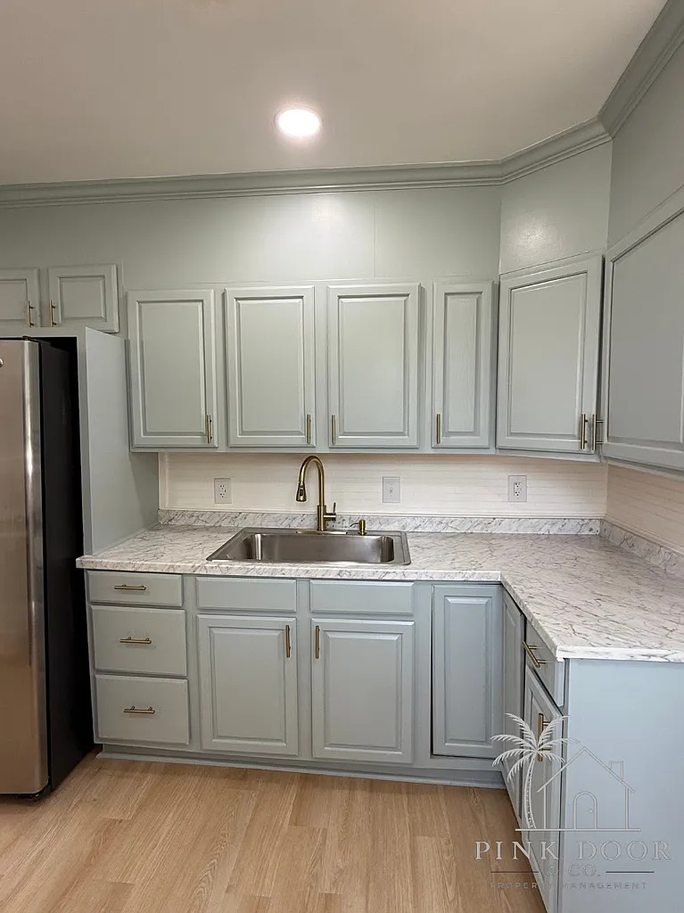 3 bed, 792 sqft, $1,900 — Photo 2