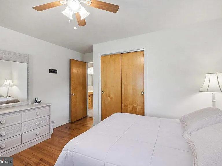 422 Westview Dr — Photo 5