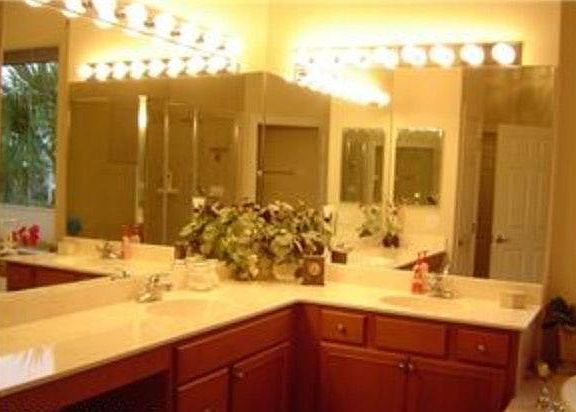 3rd image of 12819 Carrington Cir