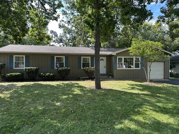 6815 Meadow Dr, Crystal Lake, IL 60012