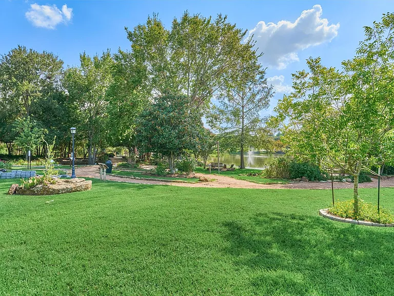 180 Racetrack Ln — Photo 32