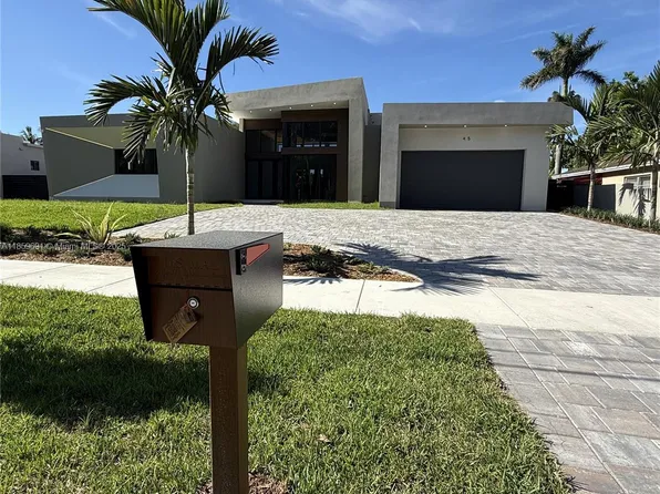 45 NW 158th St, Miami, FL 33169