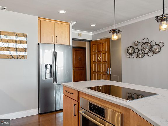 5th image of 400 Madison St APT 2105