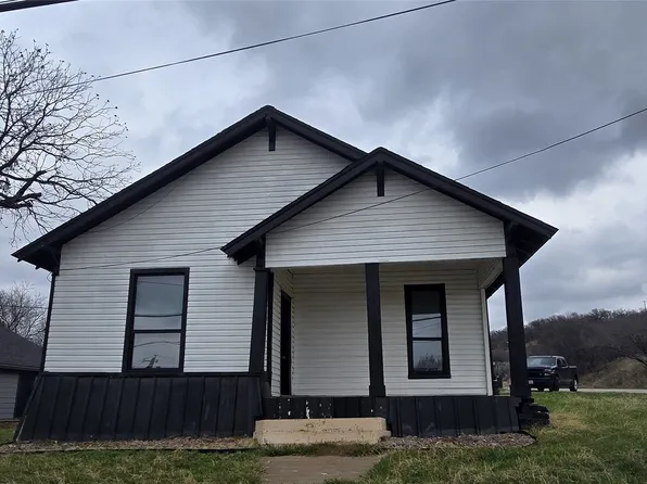 915 NE 1st St, Mineral Wells, TX 76067