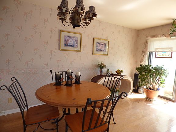 3rd image of 908 Wiltshire Dr APT 4