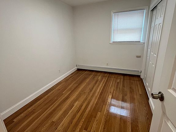 5th image of 165 Locust Ave Floor 1
