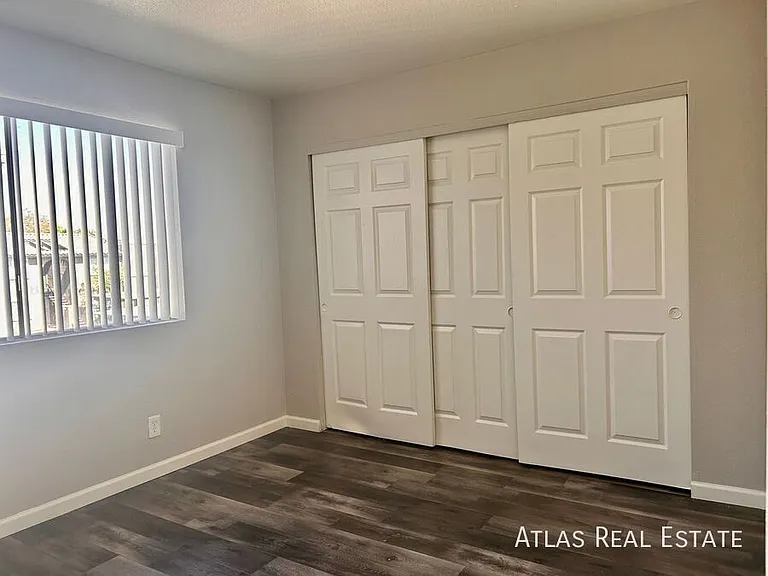 1553 W Mercer Ln #1 — Photo 6