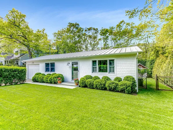 5 Oak Dr, Sag Harbor, NY 11963