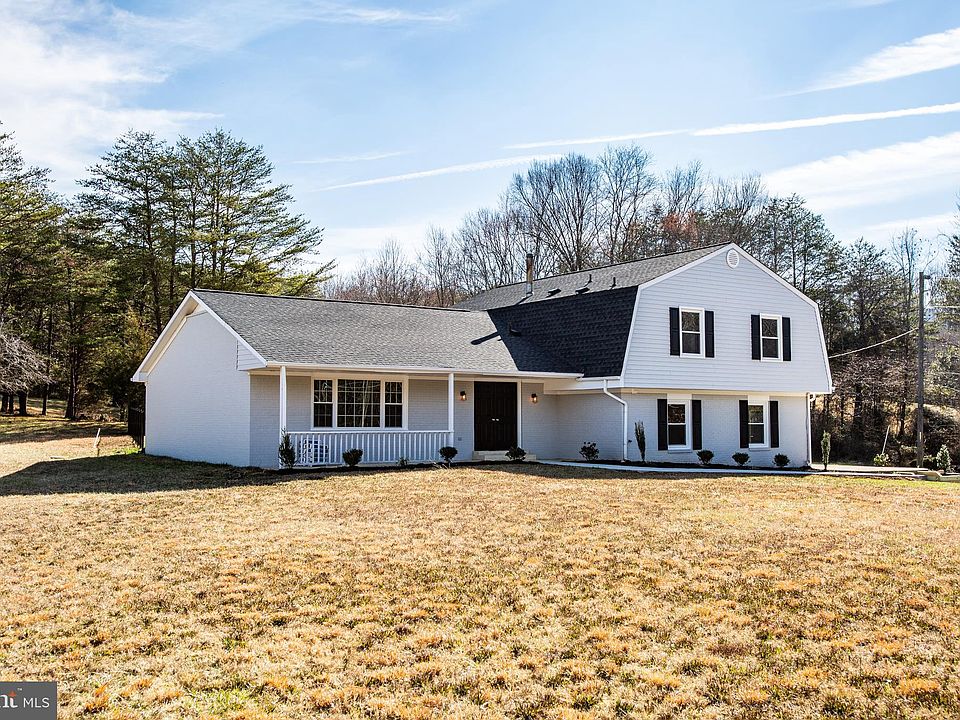 1st image of 18 Tree Haven Ln