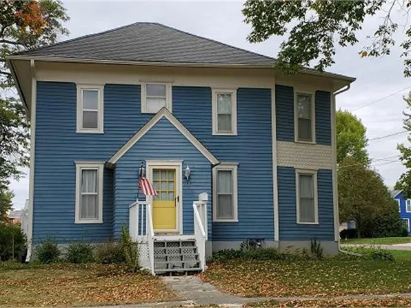 102 W 7th St, Sumner, IA 50674