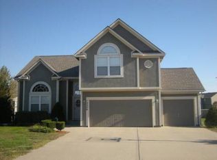 12220 Clubhouse Dr, Kansas City, KS 66109