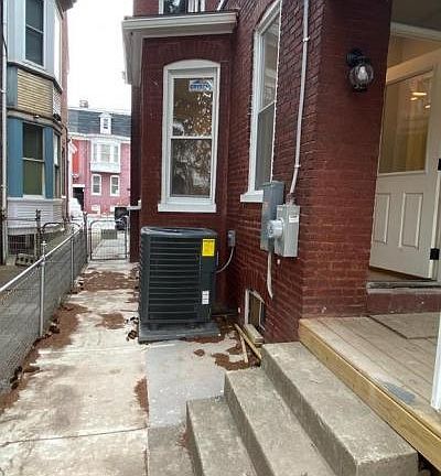 3rd image of 532 E Philadelphia St