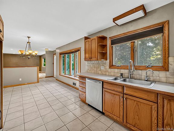 3rd image of 12 Elmwood Drive